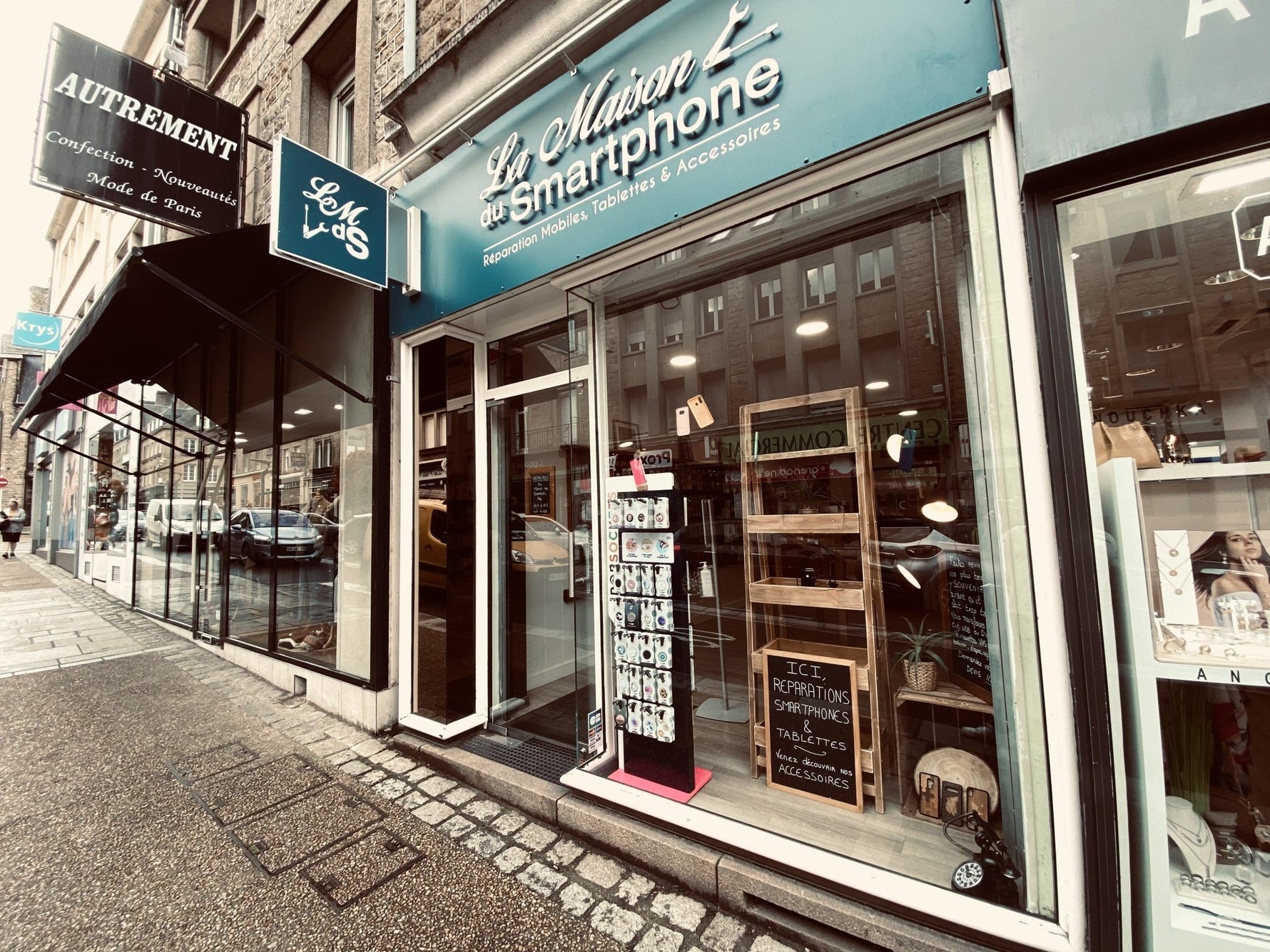 Coque en Bois présent chez « La Maison du Smartphone » à Avranches (50300) ! - Coque en bois