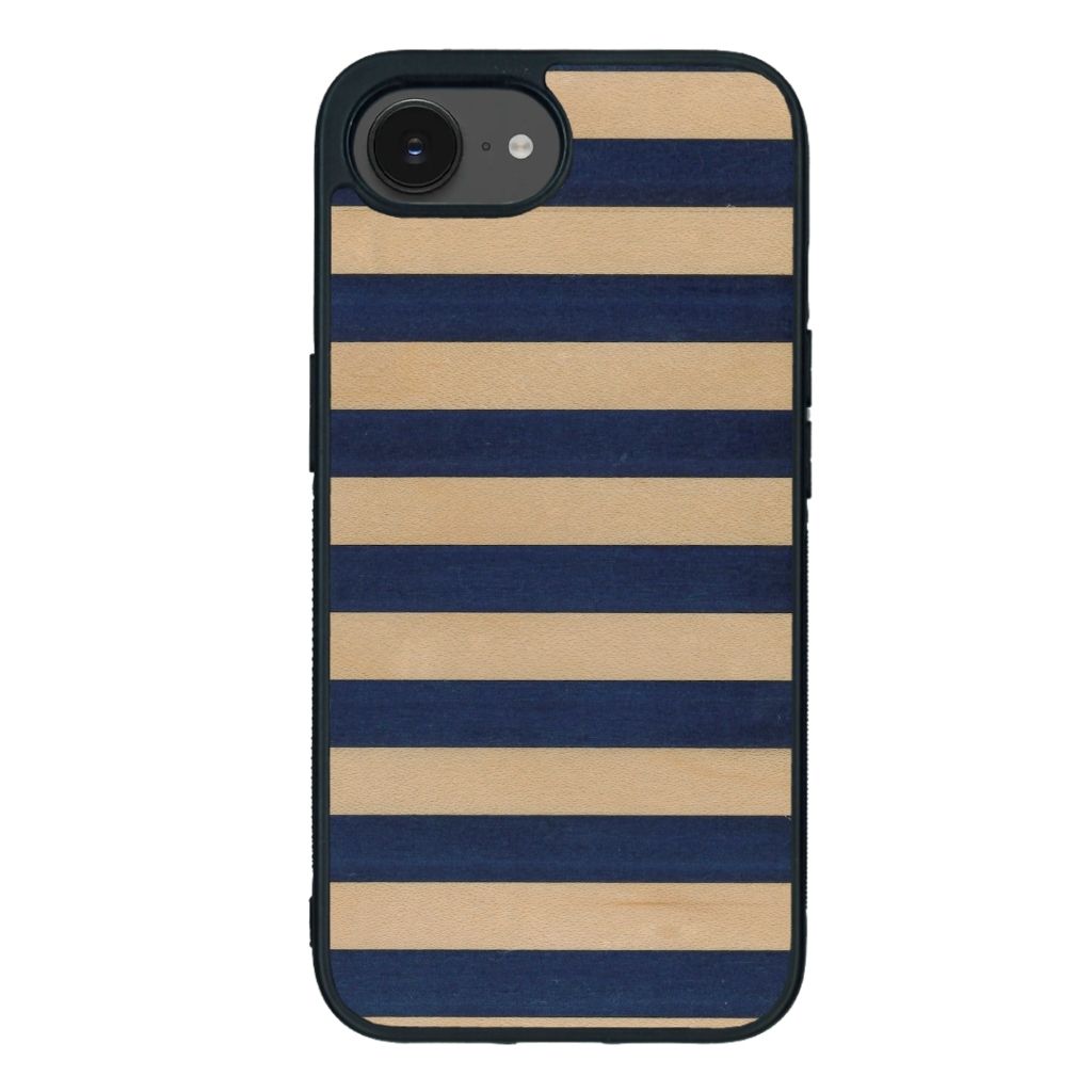 Coque de protection en bois véritable fabriquée en France pour iPhone 16e alliant plusieurs essences de bois pour représenter une marinière