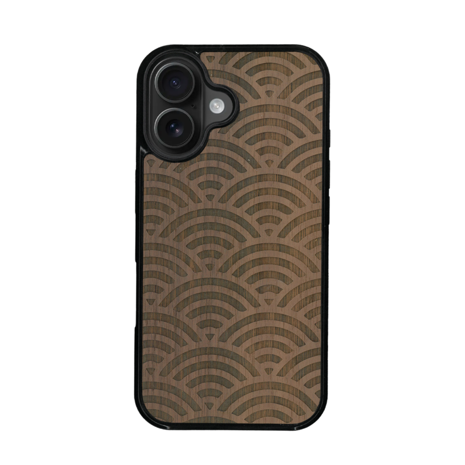 Coque de protection en bois véritable fabriquée en France pour iPhone 17 baptisée "La Sinjak" avec un motif de gravure abstrait représentant la répétition d'un symbole wifi