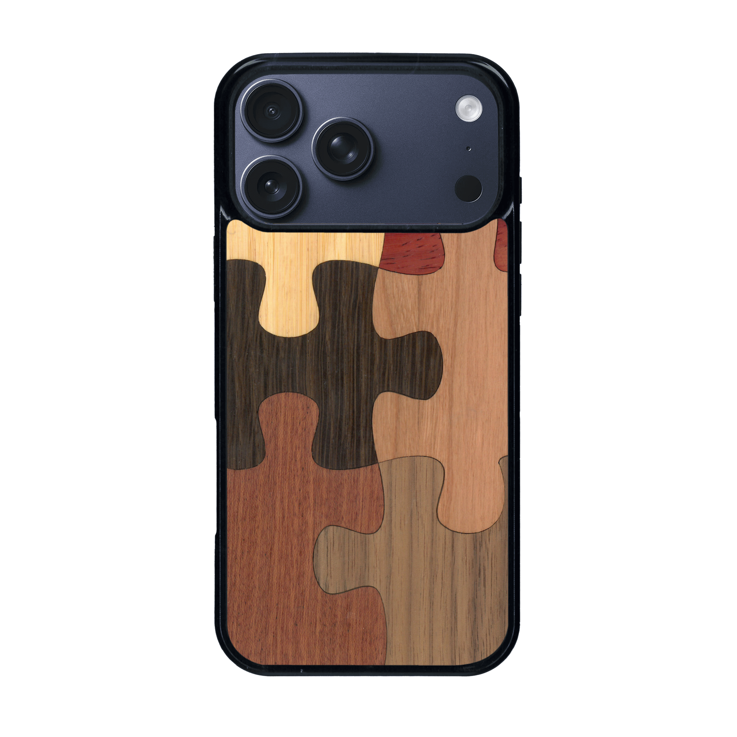 Coque de protection en bois véritable fabriquée en France pour iPhone 17 Pro Max représentant un puzzle en six pièces qui allie du chêne fumé, du noyer, du bambou, du padouk, du merisier et de l'acajou