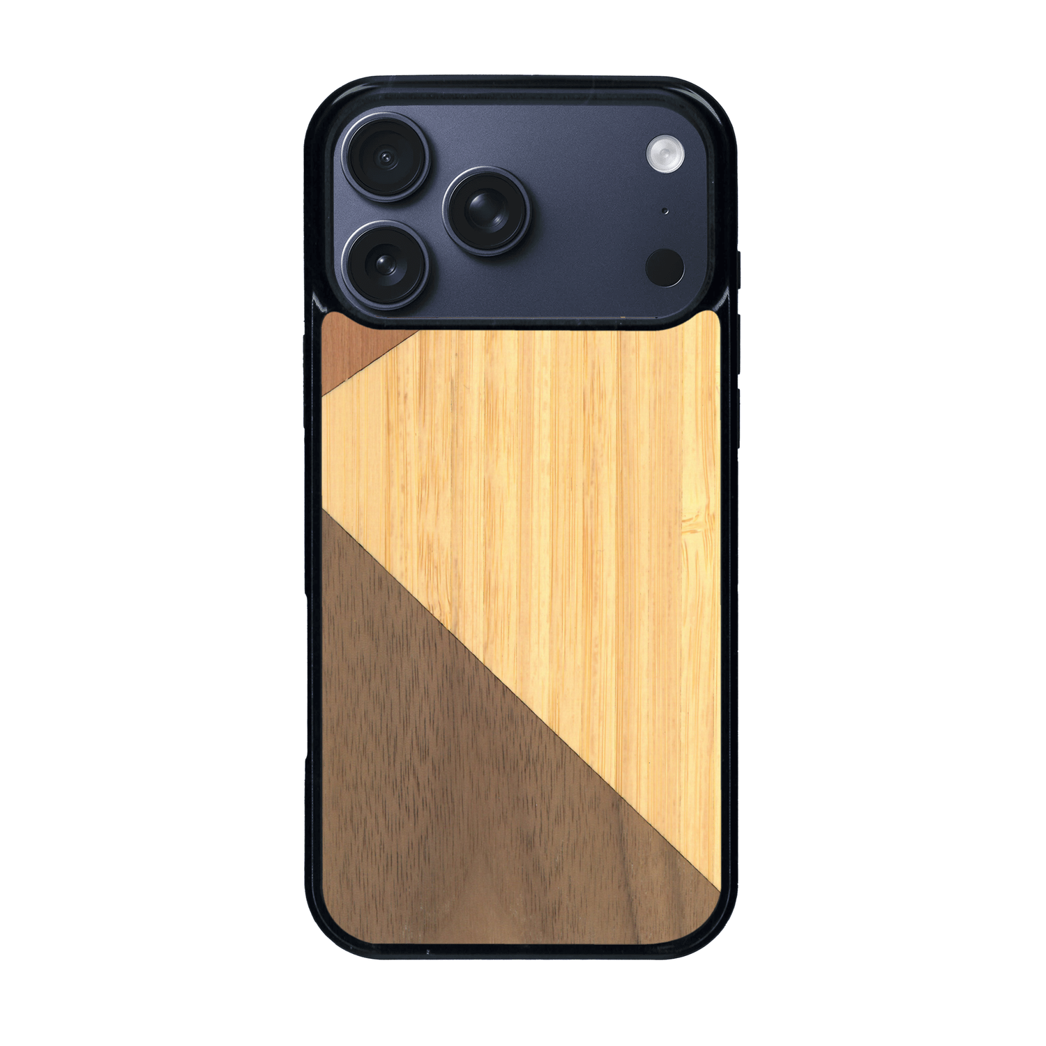 Coque de protection en bois véritable fabriquée en France pour iPhone 17 Pro Max alliant du merisier, du noyer et du bambou formant chacun deux triangles et un trapèze avec deux jointures en diagonale sur le thème de l'art abstrait
