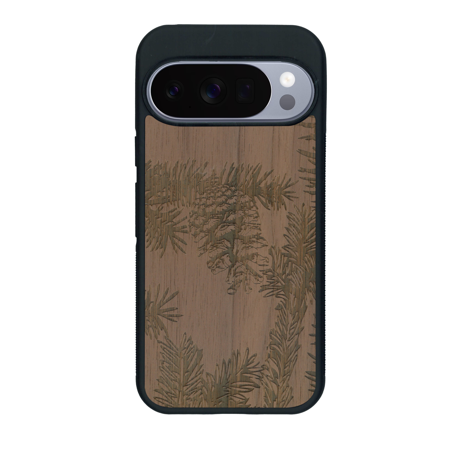 Coque de protection en bois véritable fabriquée en France pour Google Pixel 10 Pro sur le thème de la nature des arbres avec un motif de gravure représentant des épines de sapin et des pommes de pin
