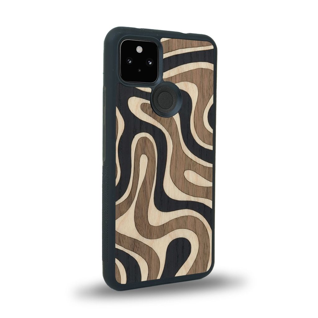 Coque de protection en bois véritable fabriquée en France pour Google Pixel 4a 5g alliant plusieurs essences de bois pour représenter une ondulation