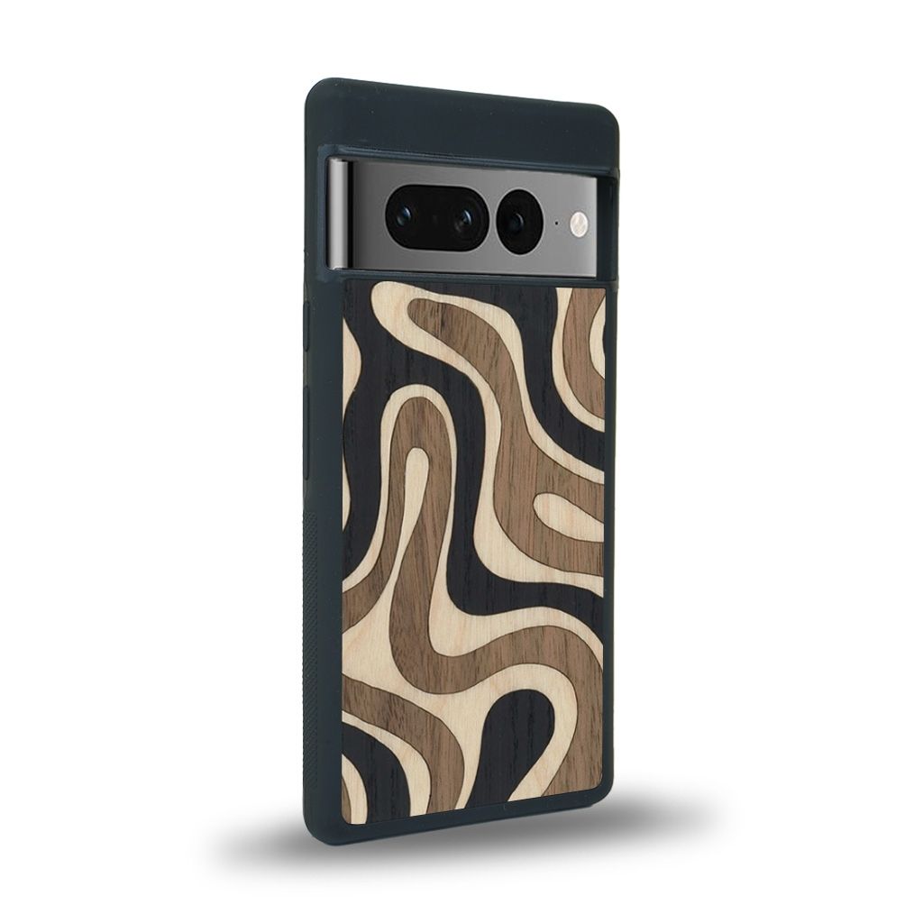 Coque de protection en bois véritable fabriquée en France pour Google Pixel 7pro alliant plusieurs essences de bois pour représenter une ondulation