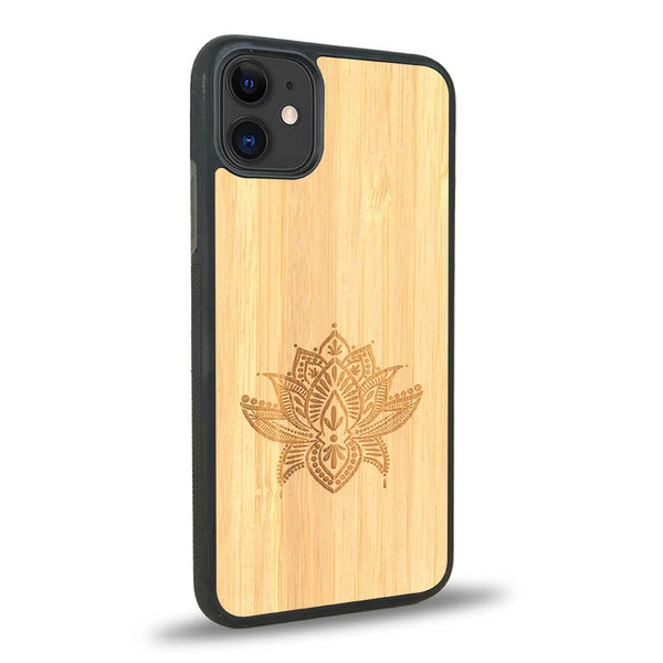 Coque iPhone 11 - Le Lotus - Coque en bois