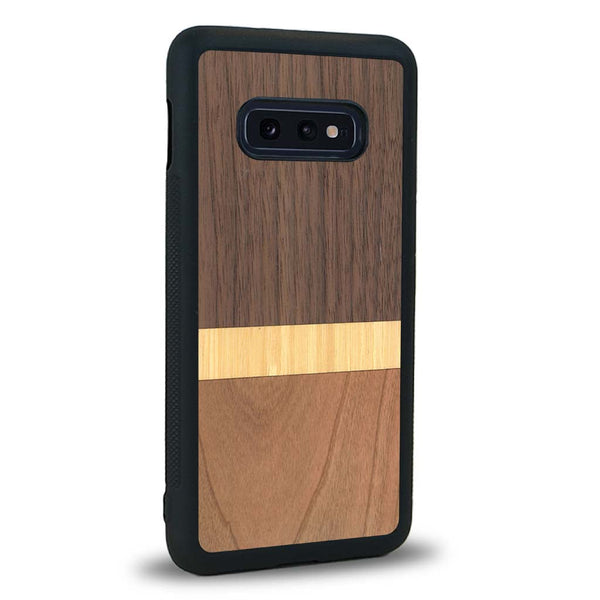 Coque de protection en bois véritable fabriquée en France pour Samsung S10E alliant des bandes horizontales de bambou, merisier et noyer