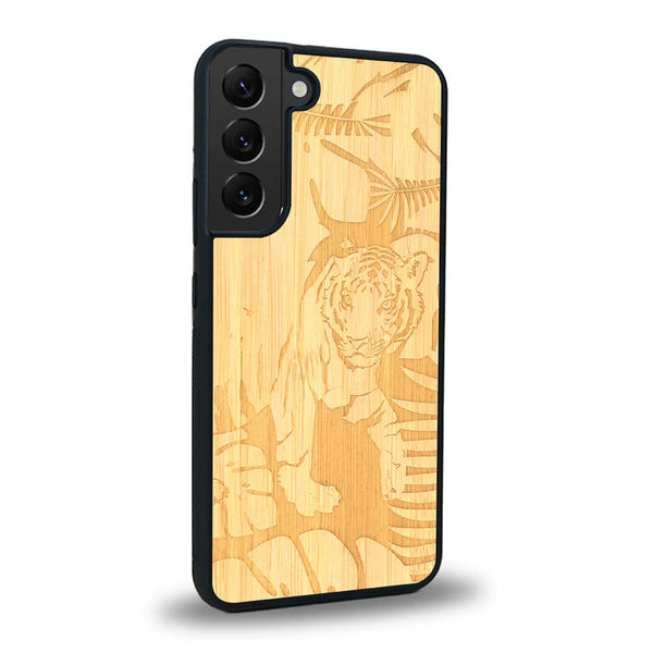 Coque de protection en bois véritable fabriquée en France pour Samsung S23 sur le thème de la nature et des animaux représentant un tigre dans la jungle entre des fougères