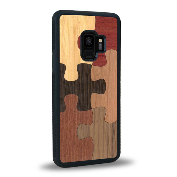 Coque de protection en bois véritable fabriquée en France pour Samsung S9 représentant un puzzle en six pièces qui allie du chêne fumé, du noyer, du bambou, du padouk, du merisier et de l'acajou