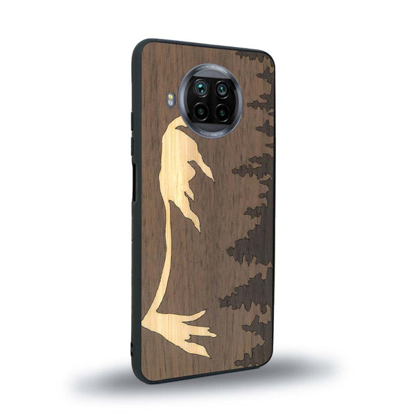 Coque de protection en bois véritable fabriquée en France pour Xiaomi Mi 10T Lite sur le thème de la nature et de la montagne qui allie du chêne fumé, du noyer et du bambou représentant le mont mézenc
