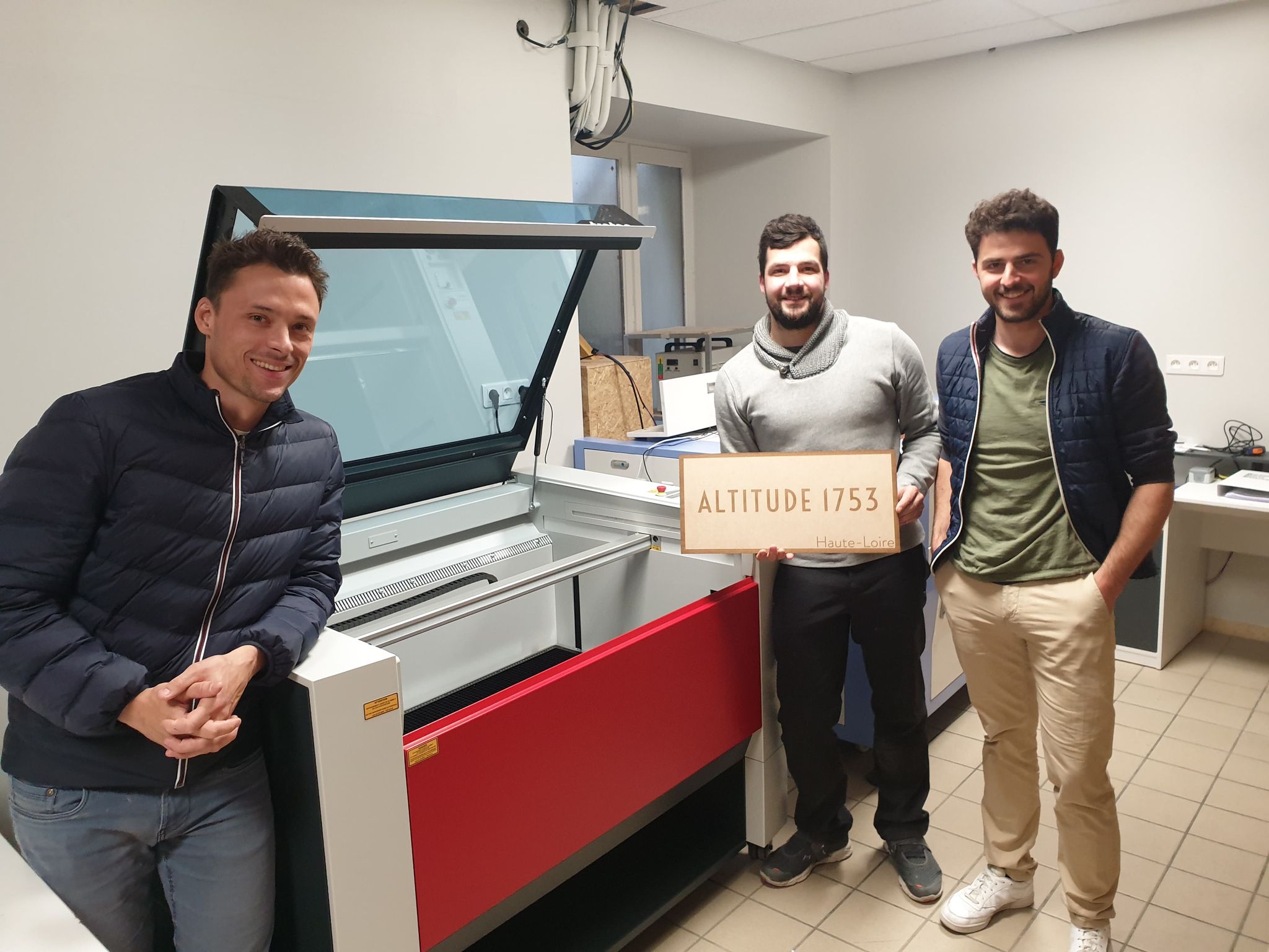 ALTITUDE 1753  - Prestation de gravure et découpe : un service sur-mesure et adapté à tous vos projets ! - Coque en bois