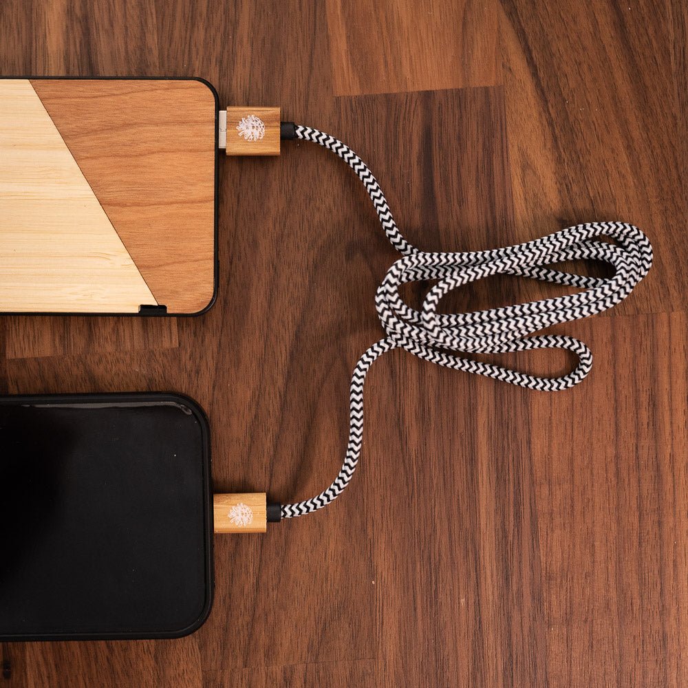 Comment utiliser ma batterie externe ? - Coque en bois