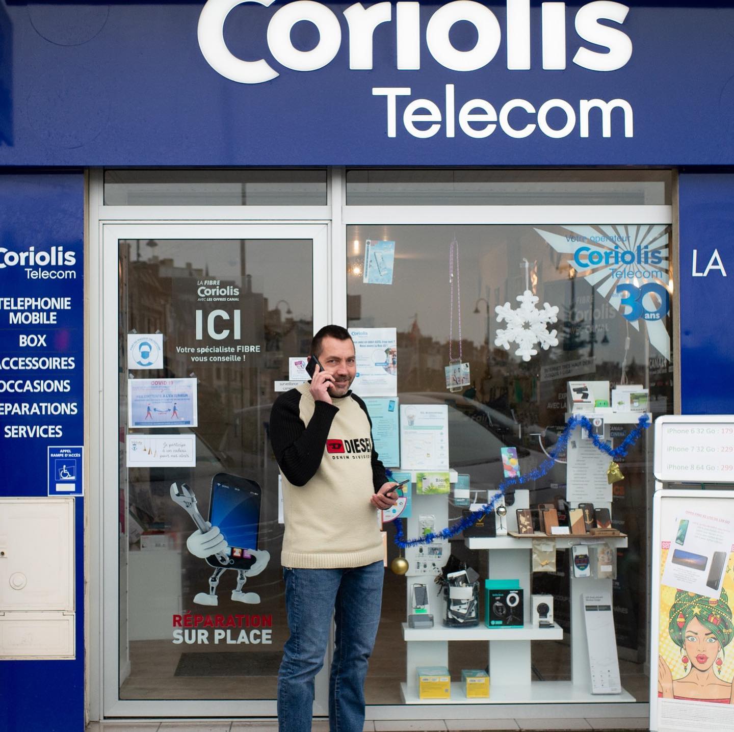 Découvrez notre nouvelle boutique Partenaire « CORIOLIS TÉLÉCOM » à TROUVILLE-SUR-MER (14) ! - Coque en bois