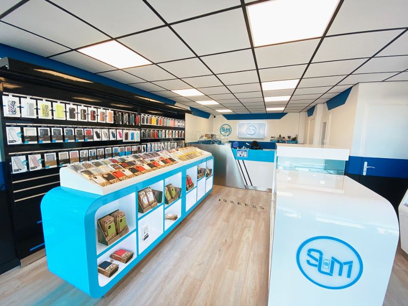 Retrouvez Coque en Bois dans notre boutique partenaire “SLM Mobiles” à Vannes (56) ! - Coque en bois