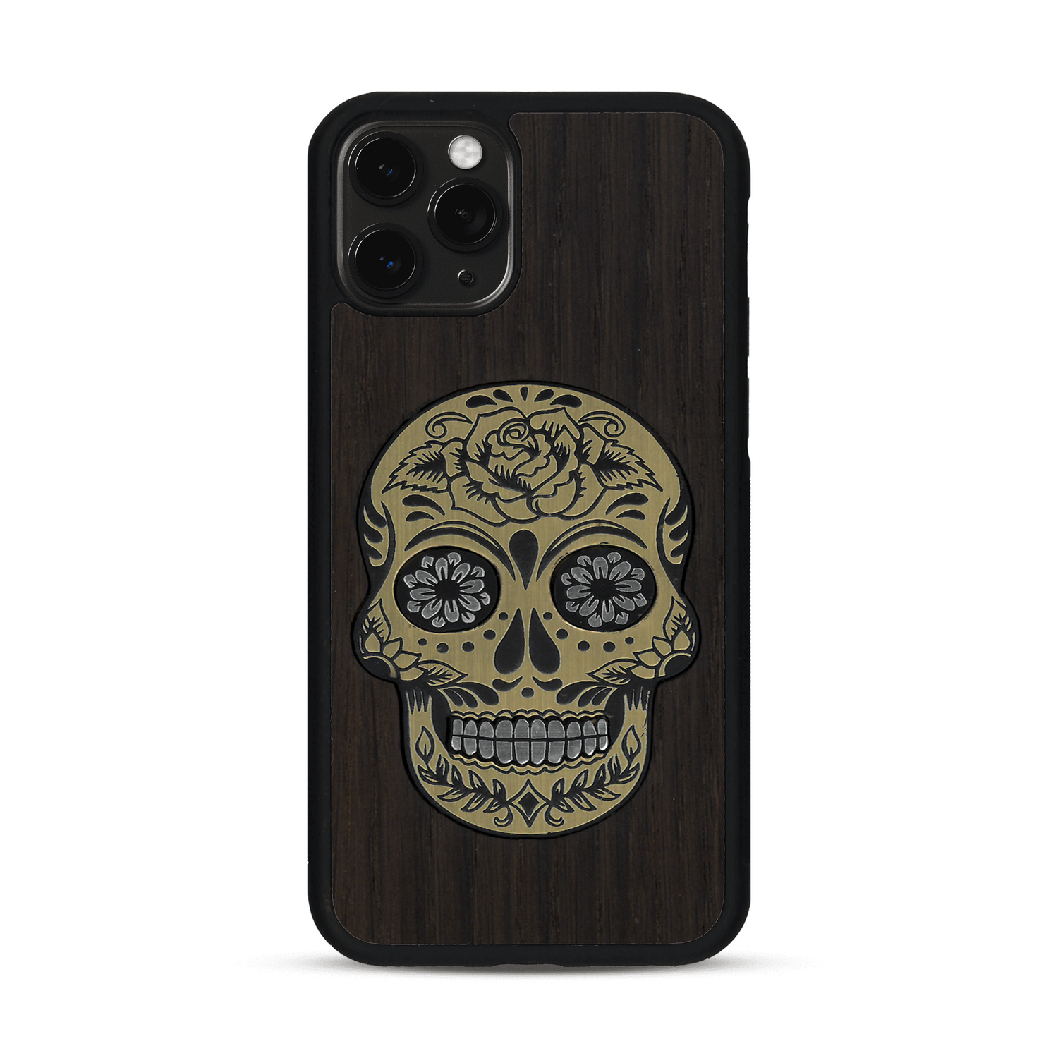 Coque de protection en bois véritable fabriquée en France pour  alliant du chêne fumé avec du métal argenté et doré représentant une tête de mort mexicaine sur le thème Dia de los Muertos