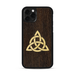 Coque de protection en bois véritable fabriquée en France pour  alliant du chêne fumé et du bambou représentant une triquetra