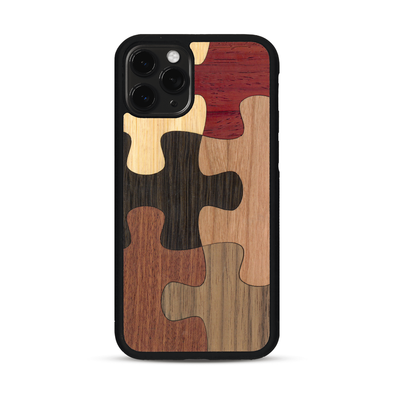 Coque de protection en bois véritable fabriquée en France pour  représentant un puzzle en six pièces qui allie du chêne fumé, du noyer, du bambou, du padouk, du merisier et de l'acajou