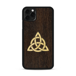 Coque de protection en bois véritable fabriquée en France pour  alliant du chêne fumé et du bambou représentant une triquetra