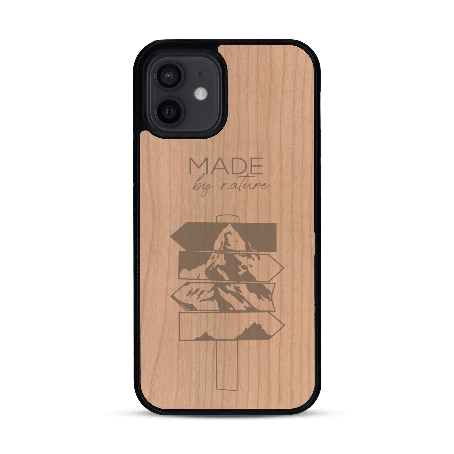 Coque de protection en bois véritable fabriquée en France pour  sur le thème de la nature et des arbres avec une gravure représentant une pomme de pin et la phrase "made by nature"