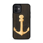 Coque de protection en bois véritable fabriquée en France pour  sur le thème nautique avec un bois clair et un bois foncé représentant une ancre de bateau