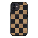 Coque de protection en bois véritable fabriquée en France pour iPhone 12 Mini alliant plusieurs essences de bois pour représenter un damier