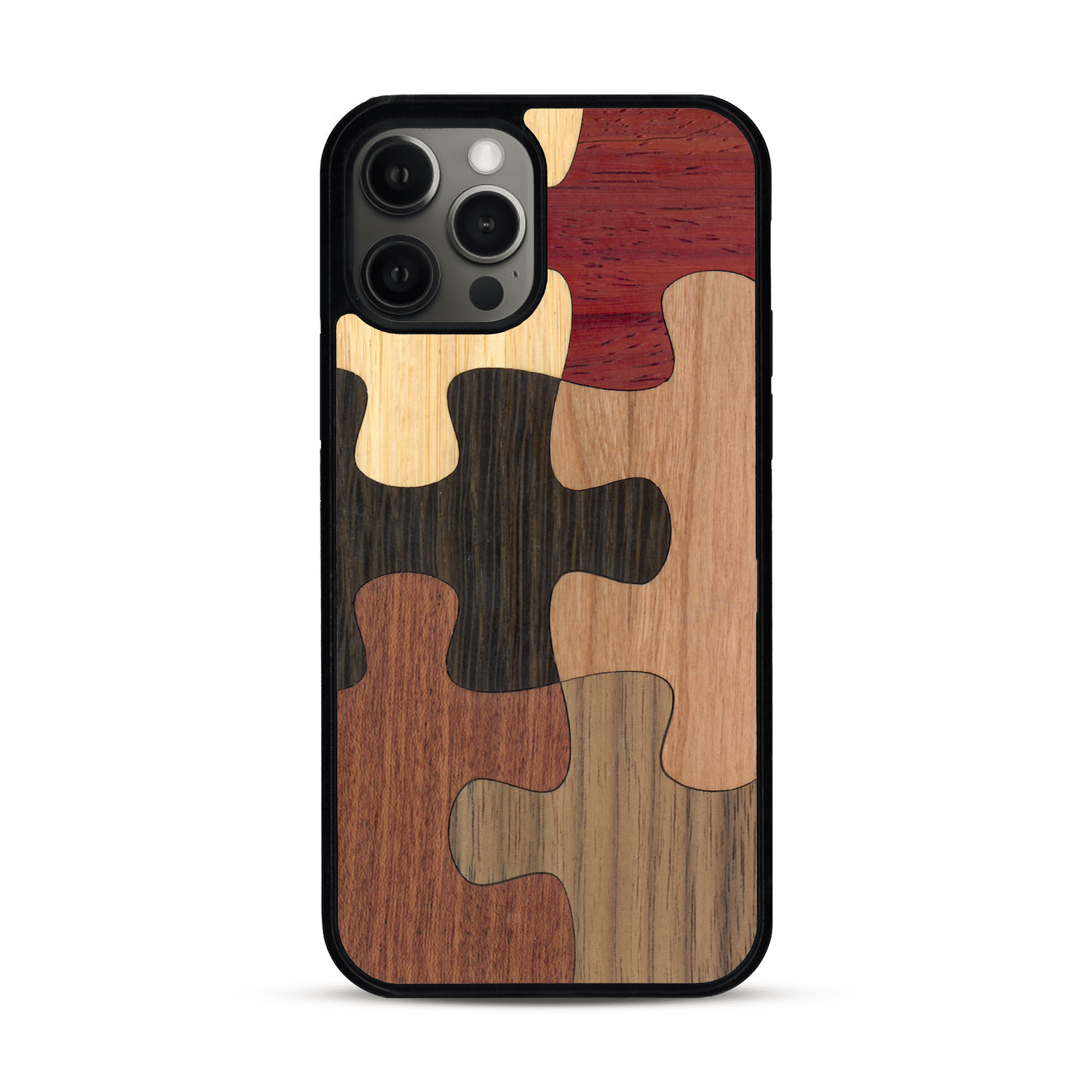 Coque de protection en bois véritable fabriquée en France pour  représentant un puzzle en six pièces qui allie du chêne fumé, du noyer, du bambou, du padouk, du merisier et de l'acajou