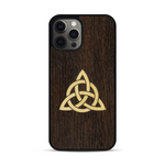 Coque de protection en bois véritable fabriquée en France pour  alliant du chêne fumé et du bambou représentant une triquetra