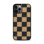 Coque de protection en bois véritable fabriquée en France pour  alliant plusieurs essences de bois pour représenter un damier