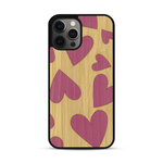 Coque de protection en bois véritable fabriquée en France pour  alliant plusieurs essences de bois pour représenter des coeurs pour les amoureux
