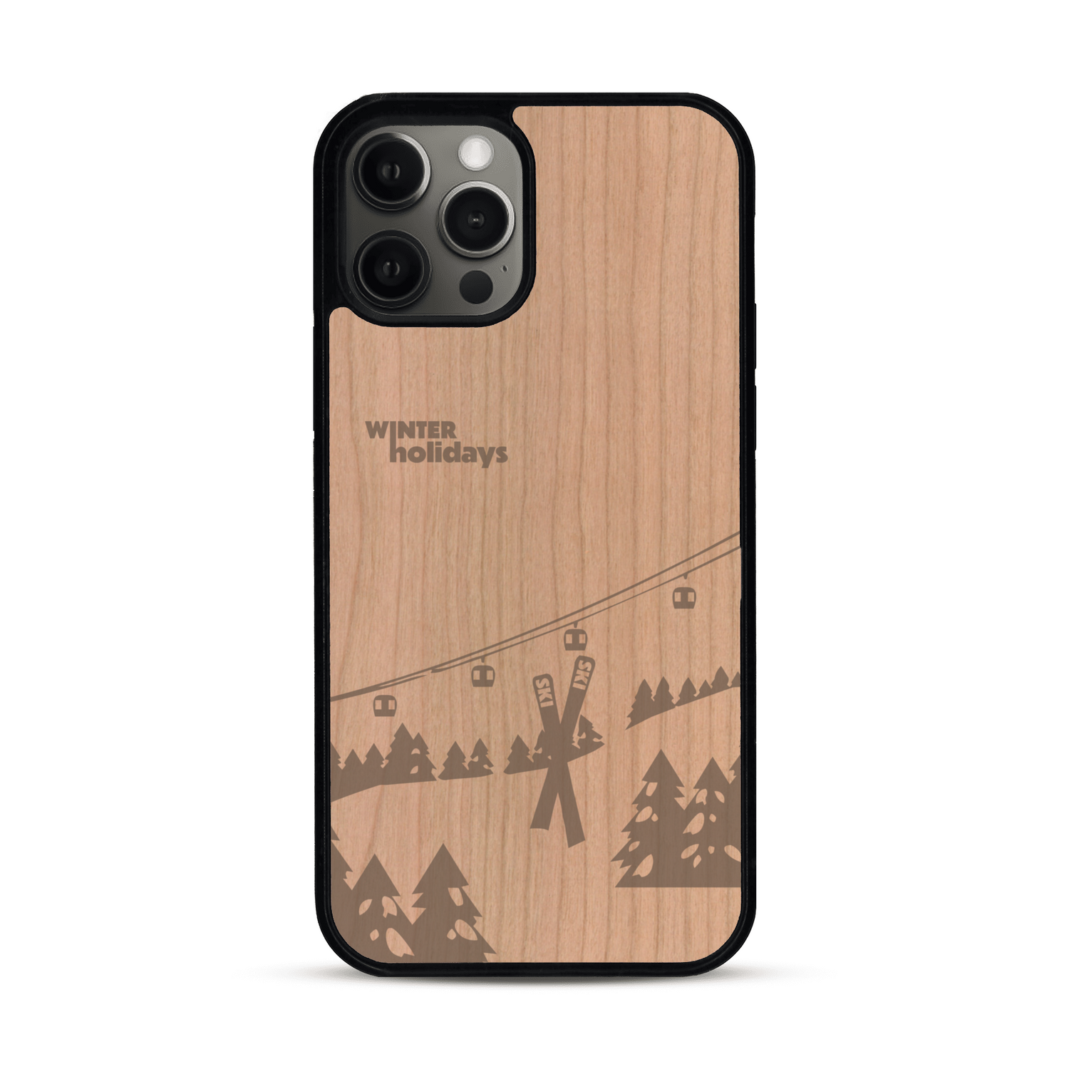 Coque de protection en bois véritable fabriquée en France pour  sur le thème de la montagne, du ski et de la neige avec un motif représentant une paire de ski plantée dans la neige avec en fond des montagnes enneigées
