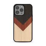 Coque de protection en bois véritable fabriquée en France pour  alliant du chêne fumé, du padouk et du bambou en forme de chevron sur le thème de l'art abstrait