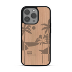Coque de protection en bois véritable fabriquée en France pour  sur le thème des voyages en vans, vanlife et chill avec une gravure représentant un van vw combi devant le soleil couchant sur une plage avec des vagues