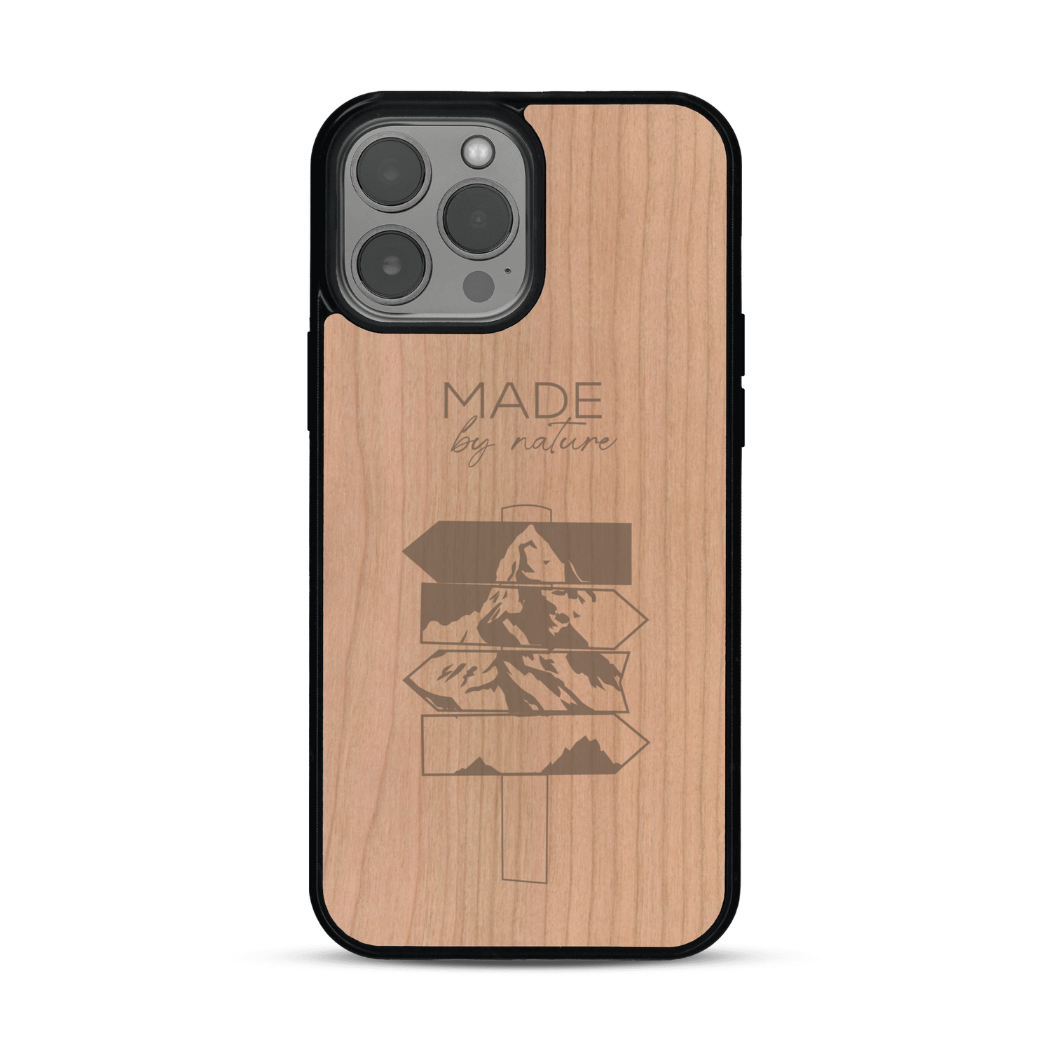 Coque de protection en bois véritable fabriquée en France pour  sur le thème de la nature et des arbres avec une gravure représentant une pomme de pin et la phrase "made by nature"