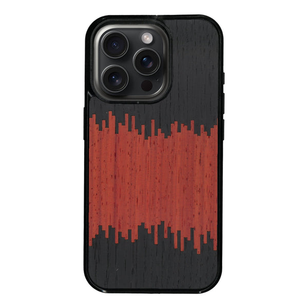 Coque de protection en bois véritable fabriquée en France pour iPhone 13 Pro Max + MagSafe® alliant plusieurs essences de bois pour représenter du magma en fusion