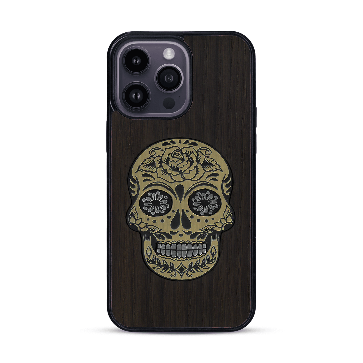 Coque de protection en bois véritable fabriquée en France pour  alliant du chêne fumé avec du métal argenté et doré représentant une tête de mort mexicaine sur le thème Dia de los Muertos