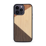 Coque de protection en bois véritable fabriquée en France pour  alliant du merisier, du noyer et du bambou formant chacun deux triangles et un trapèze avec deux jointures en diagonale sur le thème de l'art abstrait