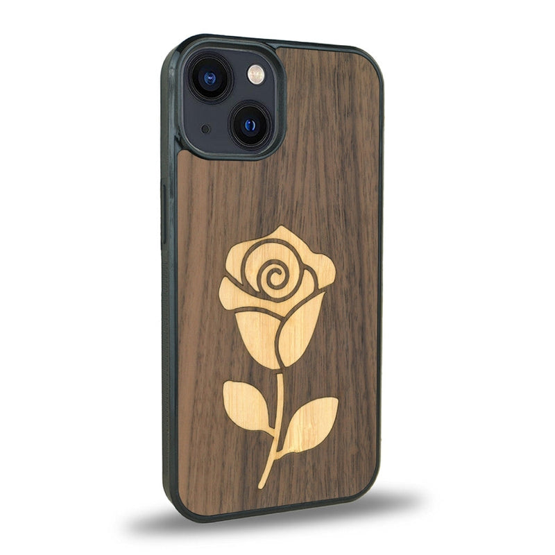 Coque de protection en bois véritable fabriquée en France pour iPhone 15 Plus alliant plusieurs essences de bois pour représenter une rose