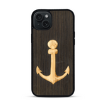 Coque de protection en bois véritable fabriquée en France pour  sur le thème nautique avec un bois clair et un bois foncé représentant une ancre de bateau