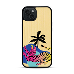 Coque de protection en bois véritable fabriquée en France pour iPhone 15 Plus représentant un tigre coloré avec un design moderne et minimaliste sur le thème de la jungle et de la nature