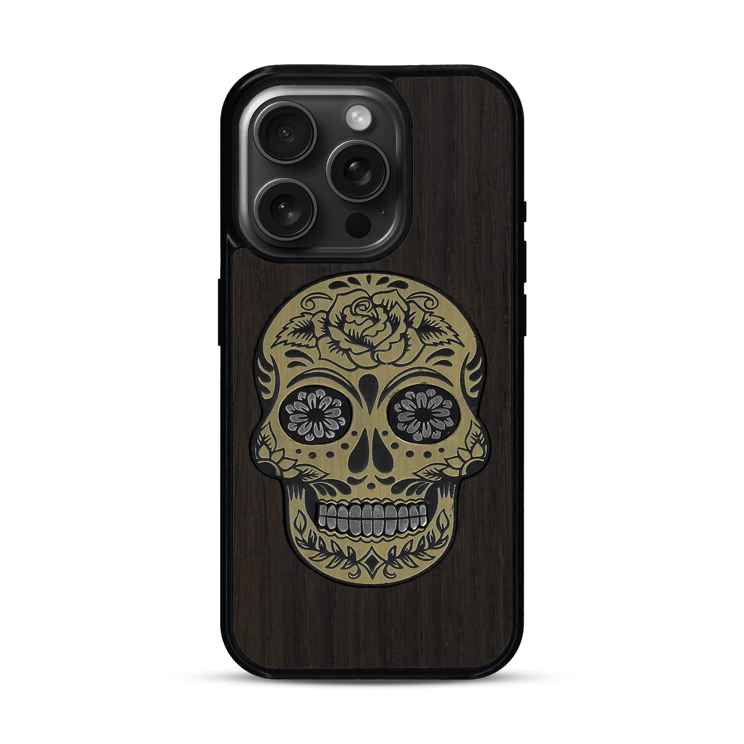 Coque de protection en bois véritable fabriquée en France pour  alliant du chêne fumé avec du métal argenté et doré représentant une tête de mort mexicaine sur le thème Dia de los Muertos
