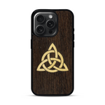 Coque de protection en bois véritable fabriquée en France pour  alliant du chêne fumé et du bambou représentant une triquetra
