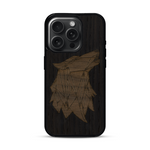 Coque de protection en bois véritable fabriquée en France pour  alliant du chêne fumé et du noyer représentant une tête de loup géométrique de profil sur le thème des animaux et de la nature