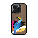 Coque de protection en bois véritable fabriquée en France pour iPhone 15 Pro représentant un toucan coloré avec un design moderne et minimaliste sur le thème de la jungle et de la nature