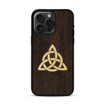 Coque de protection en bois véritable fabriquée en France pour  alliant du chêne fumé et du bambou représentant une triquetra