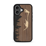Coque de protection en bois véritable fabriquée en France pour  sur le thème de la nature et de la montagne qui allie du chêne fumé, du noyer et du bambou représentant le mont mézenc