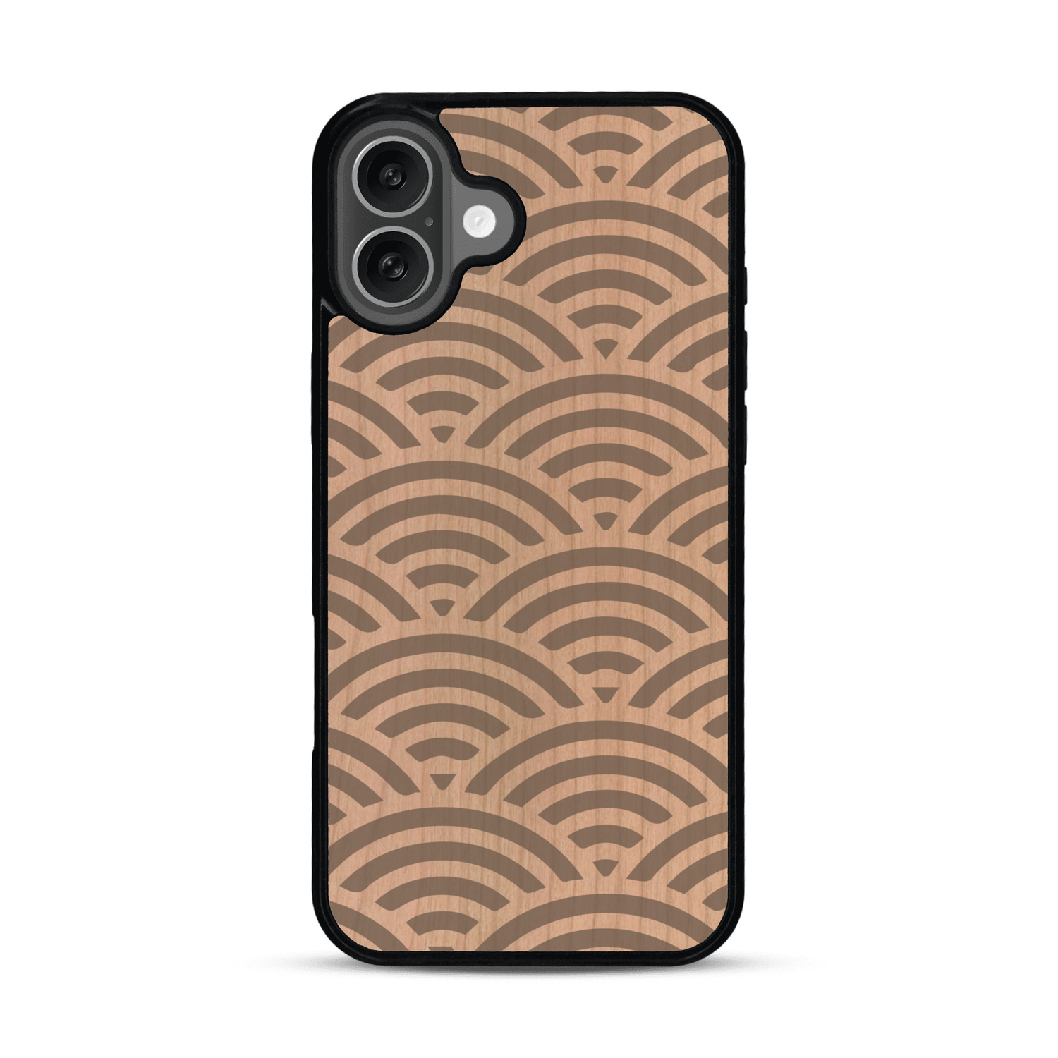 Coque de protection en bois véritable fabriquée en France pour  baptisée "La Sinjak" avec un motif de gravure abstrait représentant la répétition d'un symbole wifi