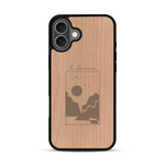 Coque de protection en bois véritable fabriquée en France pour  sur le thème du camping en pleine nature et du bivouac avec la phrase "Aventure is out there"