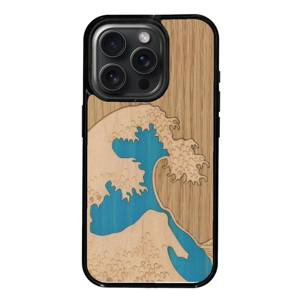 Coque de protection en bois véritable fabriquée en France pour iPhone 16 Pro alliant plusieurs essences de bois pour représenter la célèbre grande vague de Kanagawa