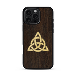 Coque de protection en bois véritable fabriquée en France pour  alliant du chêne fumé et du bambou représentant une triquetra