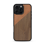 Coque de protection en bois véritable fabriquée en France pour  alliant du merisier et du noyer formant chacun un triangle avec une jointure en diagonale sur le thème de l'art abstrait