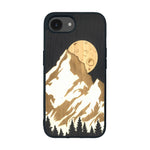 Coque de protection en bois véritable fabriquée en France pour iPhone 16e alliant plusieurs essences de bois pour représenter le mont Everest